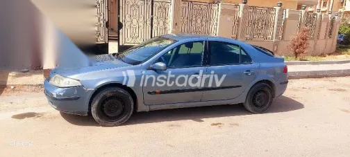 رينو لاجونا 2004 أزرق غامق مستعملة للبيع - 4