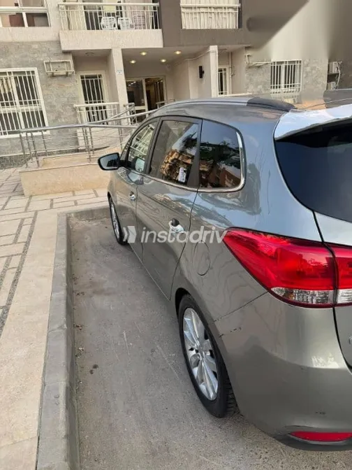 Kia Carens 2016 Gray Used for Sale - 4