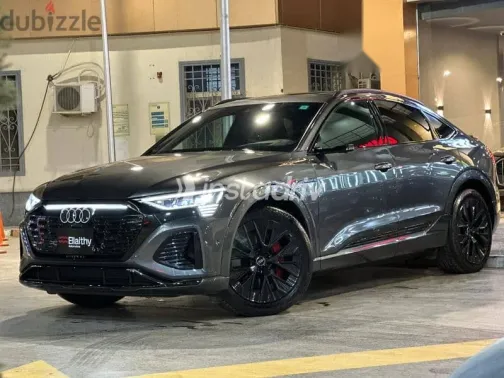 اودي Q8 2024 رمادي جديدة للبيع - 3