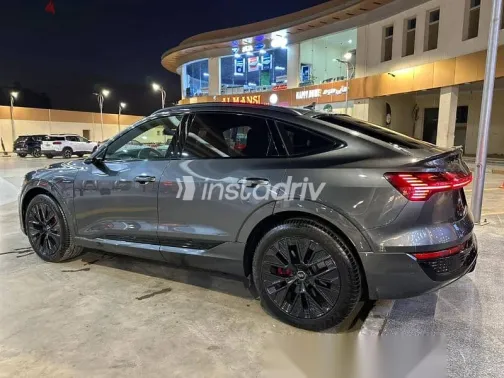 اودي Q8 2024 رمادي جديدة للبيع - 5