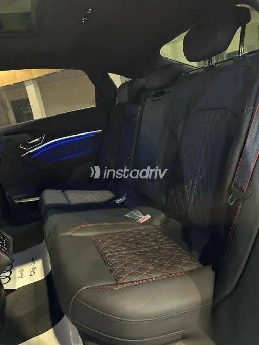 اودي Q8 2024 رمادي جديدة للبيع - 6