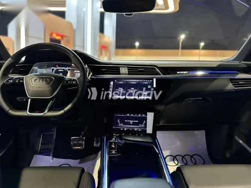 اودي Q8 2024 رمادي جديدة للبيع - 7