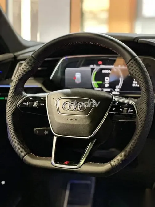 اودي Q8 2024 رمادي جديدة للبيع - 9