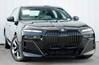 بي ام دبليو اى 7 2023 أسود مستعملة للبيع