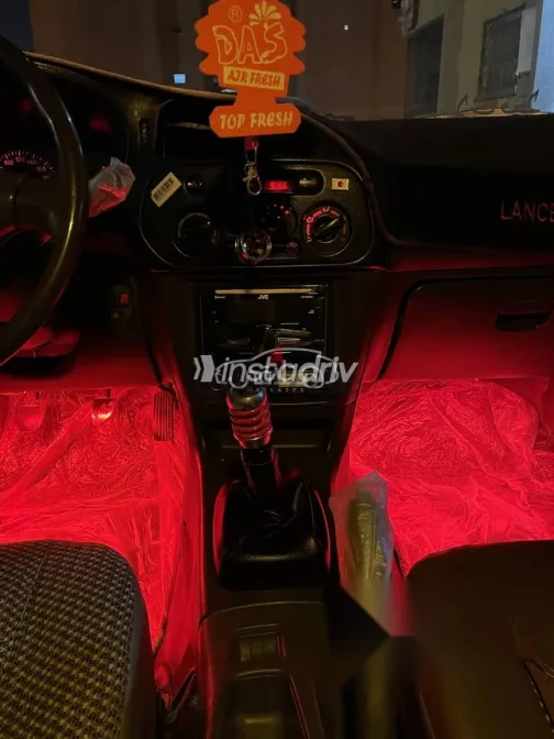 ميتسوبيشي لانسر 1998 أزرق غامق مستعملة للبيع - 5