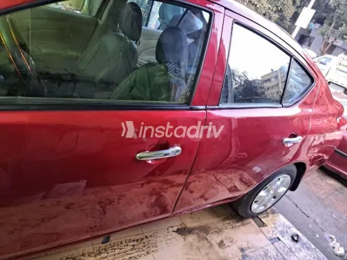 نيسان صنى 2013 أحمر غامق مستعملة للبيع - 4