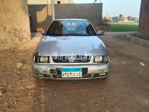 فولكس فاغن بولو 2001 فضي مستعملة للبيع - 1