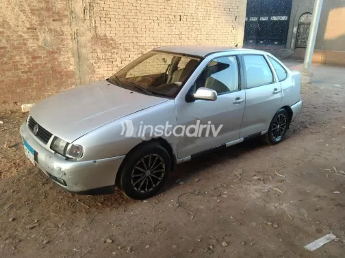 فولكس فاغن بولو 2001 فضي مستعملة للبيع - 2