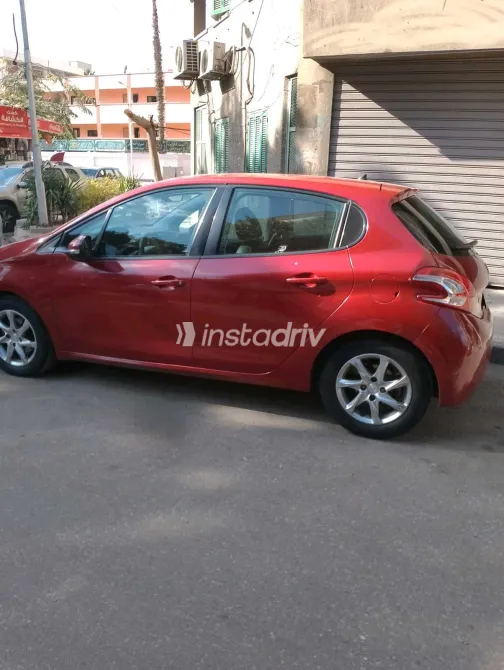 Peugeot 208 2015 White Used for Sale - 3