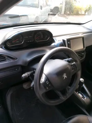 بيجو 208 2015 أبيض مستعملة للبيع