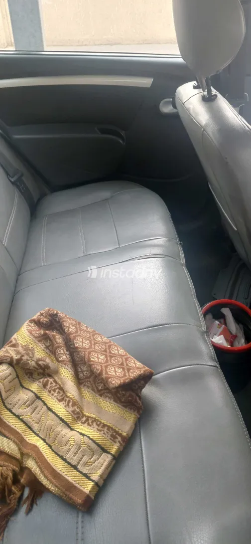 رينو لوجان 2013 أبيض مستعملة للبيع - 8