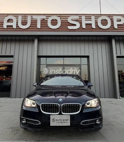 بي ام دبليو 520 2016 أزرق غامق مستعملة للبيع - 1