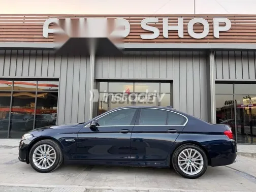 بي ام دبليو 520 2016 أزرق غامق مستعملة للبيع - 2