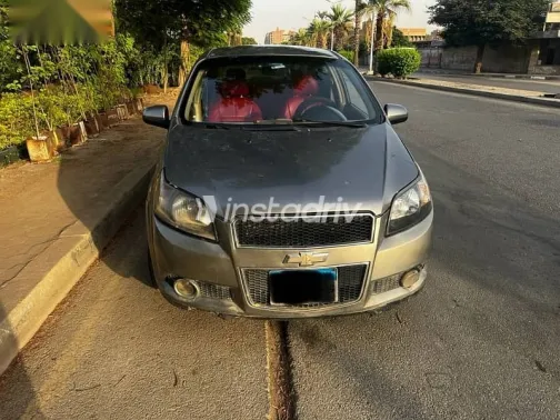 شيفروليه افيو 2015 فضي مستعملة للبيع - 1