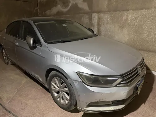 فولكس فاغن باسات 2018 أبيض مستعملة للبيع - 1