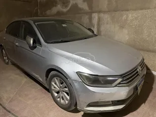 فولكس فاغن باسات 2018 أبيض مستعملة للبيع