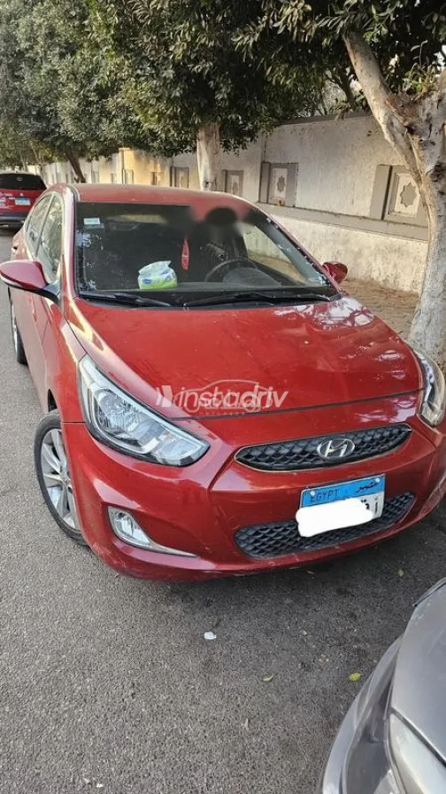 هيونداي اكسنت 2021 أحمر مستعملة للبيع - 1