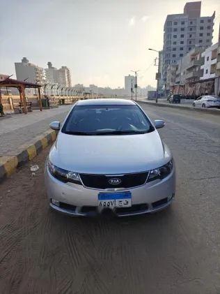 كيا سيراتو 2010 فضي مستعملة للبيع