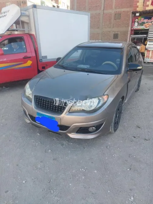 هيونداي إلنترا اتش دى 2019 برونزي مستعملة للبيع - 1