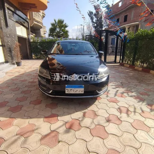 فولكس فاغن باسات 2012 أسود مستعملة للبيع - 1