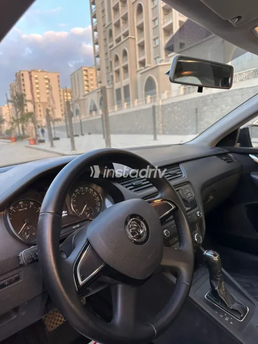 سكودا اوكتافيا A7 2016 أبيض مستعملة للبيع - 1