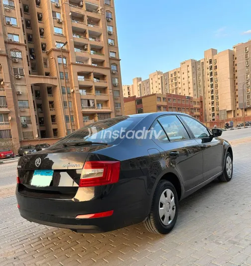 سكودا اوكتافيا A7 2016 أبيض مستعملة للبيع - 4