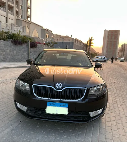 سكودا اوكتافيا A7 2016 أبيض مستعملة للبيع - 8