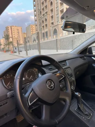 سكودا اوكتافيا A7 2016 أبيض مستعملة للبيع