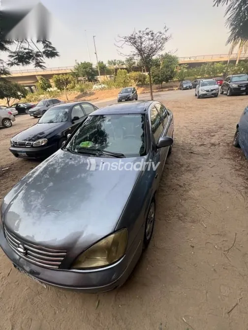 نيسان صنى 2010 أزرق غامق مستعملة للبيع - 6