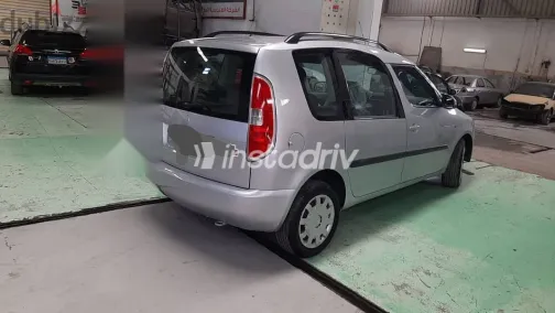 سكودا رومستر 2009 فضي مستعملة للبيع - 1