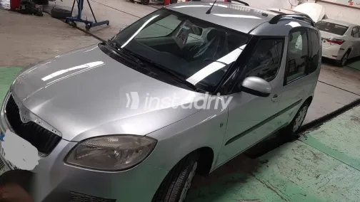 سكودا رومستر 2009 فضي مستعملة للبيع - 3