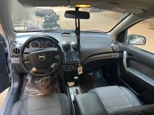 شيفروليه افيو 2013 فضي مستعملة للبيع