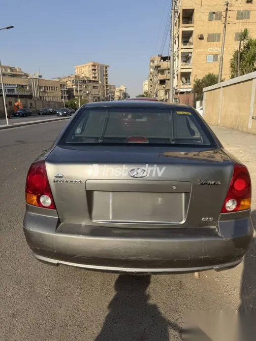 Hyundai Verna 2013 Gray Used for Sale - 5