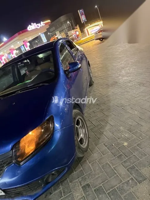 رينو لوجان 2015 أزرق غامق مستعملة للبيع - 2