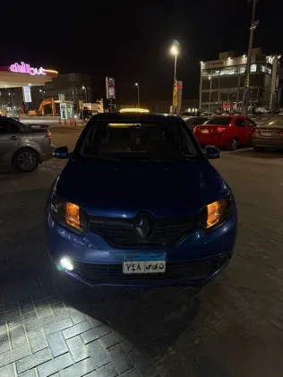 رينو لوجان 2015 أزرق غامق مستعملة للبيع