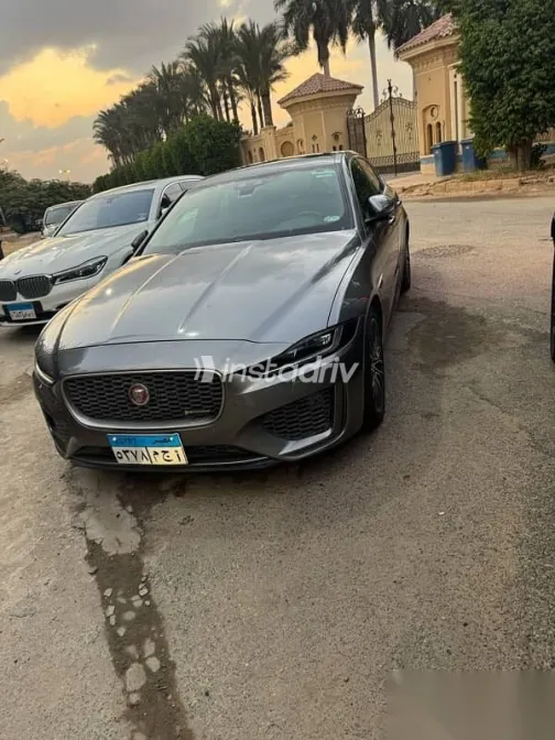 جاكوار XE 2020 رمادي مستعملة للبيع - 2