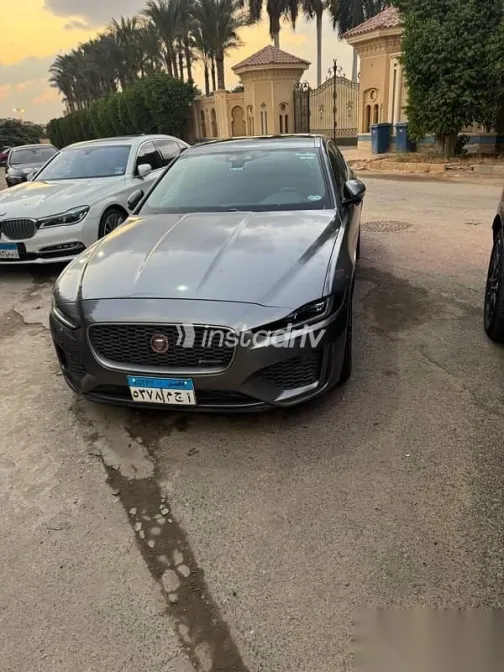 جاكوار XE 2020 رمادي مستعملة للبيع - 3