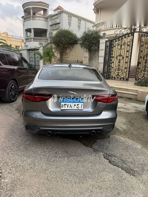 جاكوار XE 2020 رمادي مستعملة للبيع - 6
