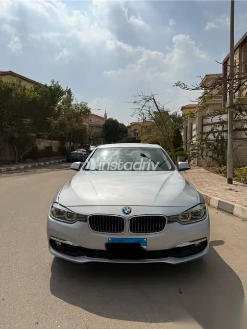 بي ام دبليو 318 2019 فضي مستعملة للبيع - 1