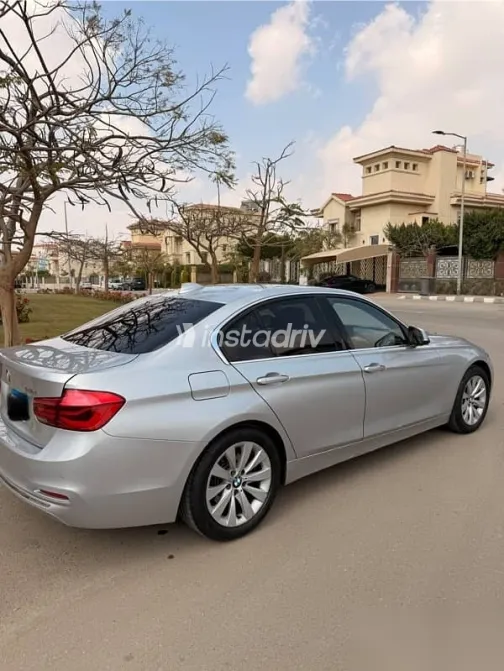 بي ام دبليو 318 2019 فضي مستعملة للبيع - 10