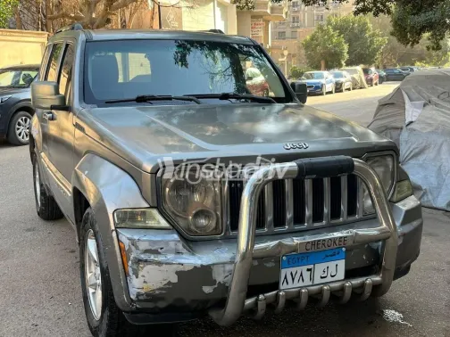 جيب شيروكي 2008 رمادي غامق مستعملة للبيع - 2