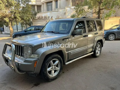 جيب شيروكي 2008 رمادي غامق مستعملة للبيع - 3