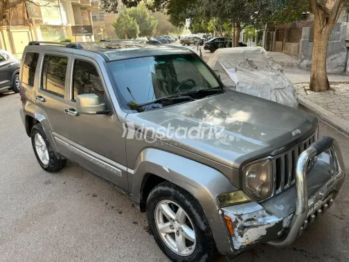 جيب شيروكي 2008 رمادي غامق مستعملة للبيع - 4