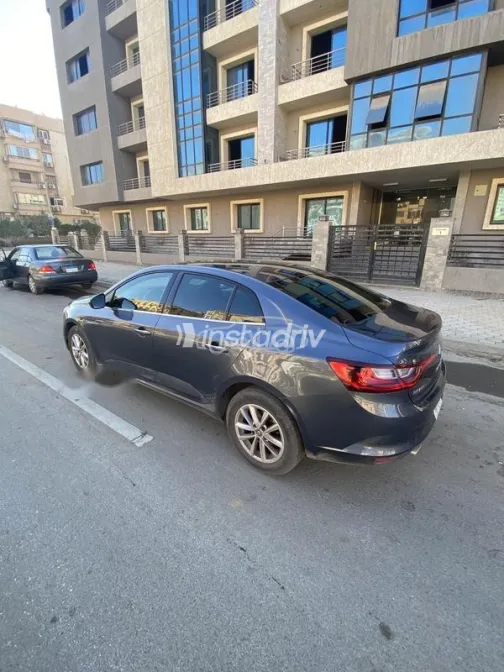 رينو ميجان 2021 رمادي غامق مستعملة للبيع - 2