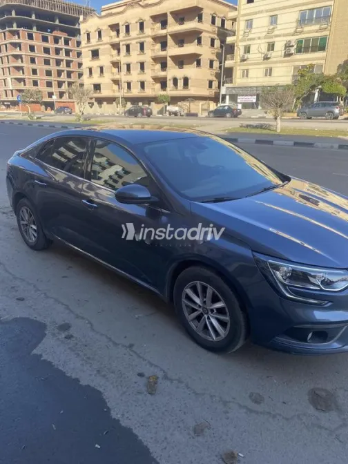 رينو ميجان 2021 رمادي غامق مستعملة للبيع - 3