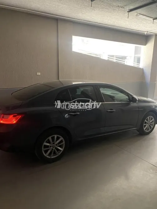 رينو ميجان 2021 رمادي غامق مستعملة للبيع - 5