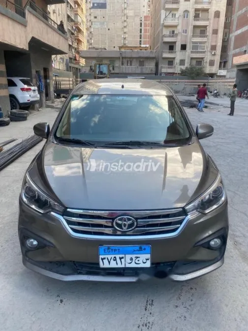 تويوتا روميون 2022 أبيض مستعملة للبيع - 1