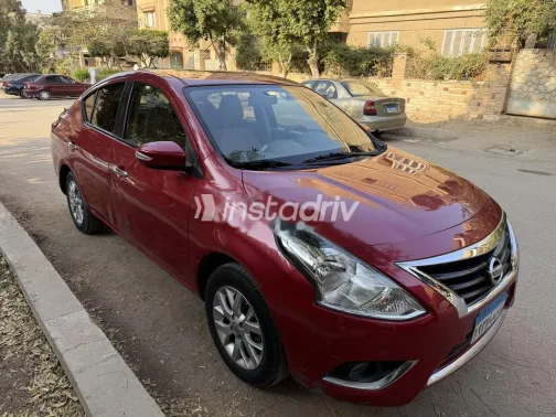 نيسان صنى 2023 أحمر غامق مستعملة للبيع - 4