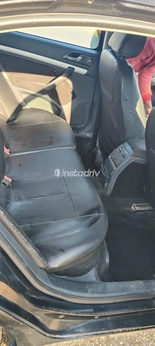 سكودا اوكتافيا 2011 أبيض مستعملة للبيع - 1