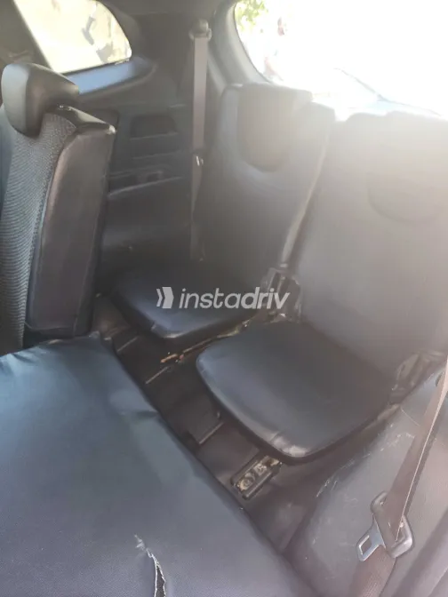 كيا كارينز 2017 أبيض مستعملة للبيع - 3